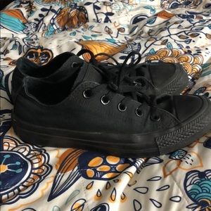 Converse all black barely worn